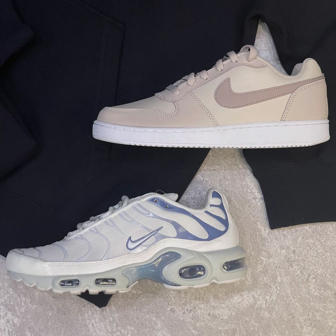 Kit NK Combo com 2 Blusas, 2 Bonés, 2 Sneakers e 1 Eau de Parfum