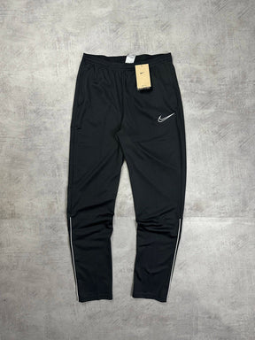 Conjunto NK Dri-Fit 2021 (Branco e Preto)